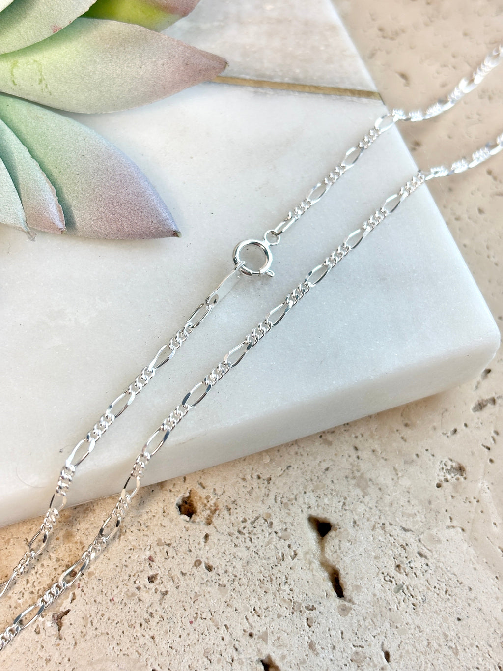 Sacred Heart Necklace in 925 Sterling Silver – Mexican design inspired in Frida khalo  Figaro Chain, Collar de sagrado corazón de plata .925 plata mexicana